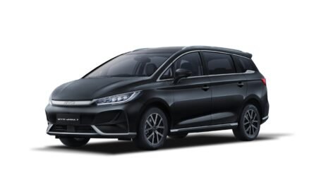 BYD eMax 7 electric SUV parked on a city street, showcasing its sleek design, futuristic LED headlights, and spacious 7-seater interior—highlighting its eco-friendly performance and cutting-edge tech.